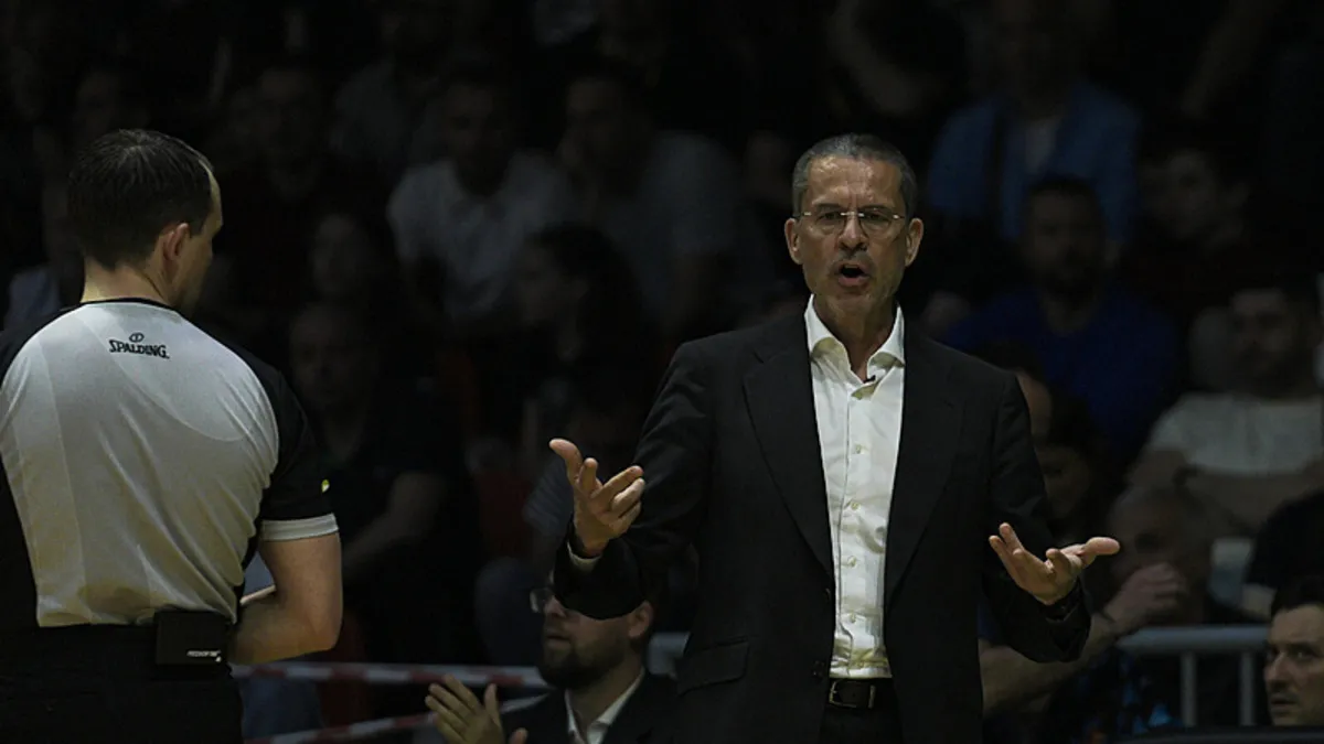 Basketbol Avrupa Ligi'nde yılın başantrenörü Pedro Martinez!