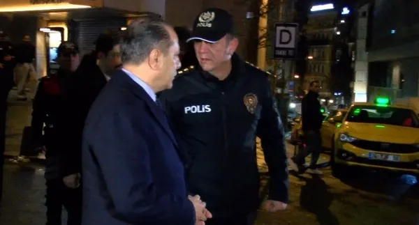 yilbasi-oncesi-beyoglunda-polis-denetimi-il-emniyet-muduru-selami-yildiz-denetimlere-katildi-1766905927966.jpg