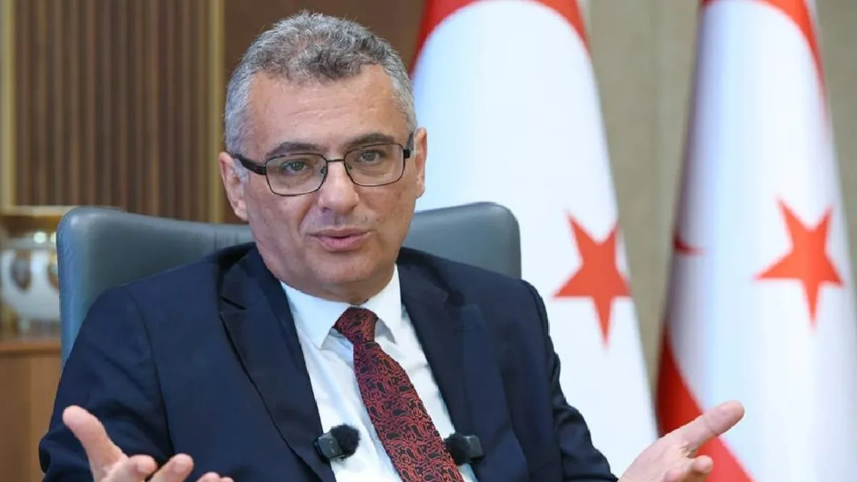 Kıbrıs'ta Rum tarafından çirkin saldırı: Sivillere taş ve patlayıcı madde atıldı!