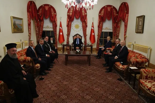 baskan-erdogan-kudus-rum-ortodoks-kilisesi-patrigini-istanbulda-kabul-etti-1757792749107.jpg
