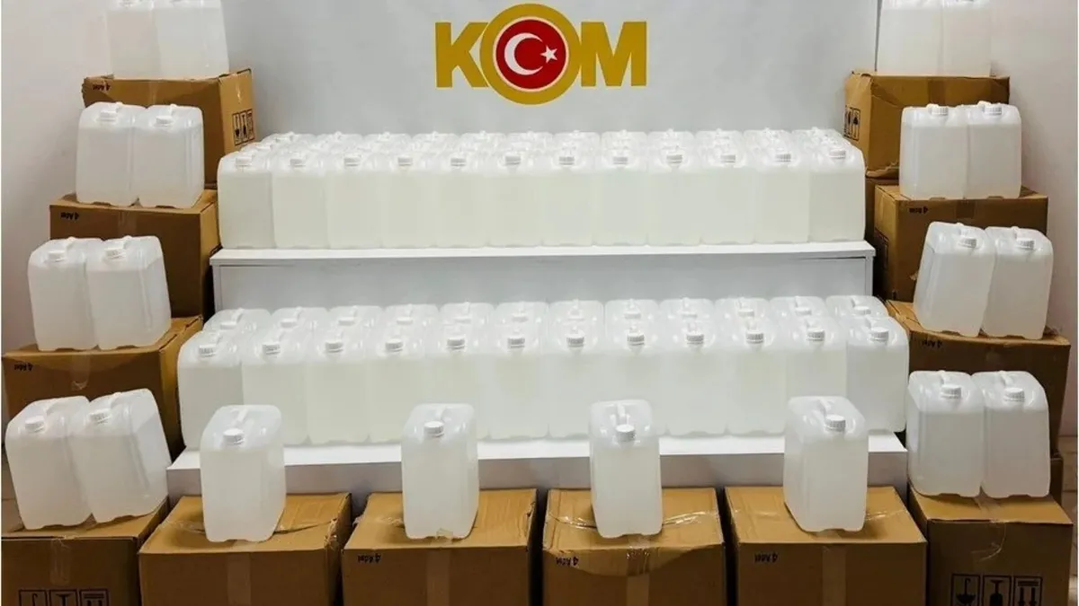 Samsun'da 1 ton etil alkol ele geçirildi.