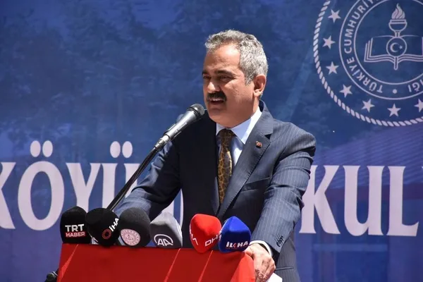 milli-egitim-bakani-mahmut-ozer-bitliste-1658234862700.jpg
