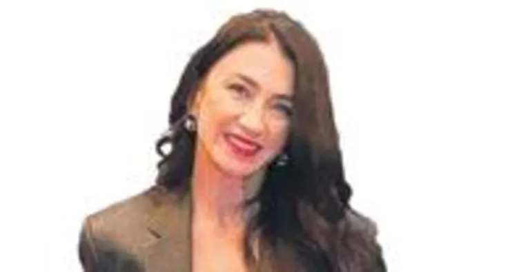 Eşinin ceketiyle tam not aldı!