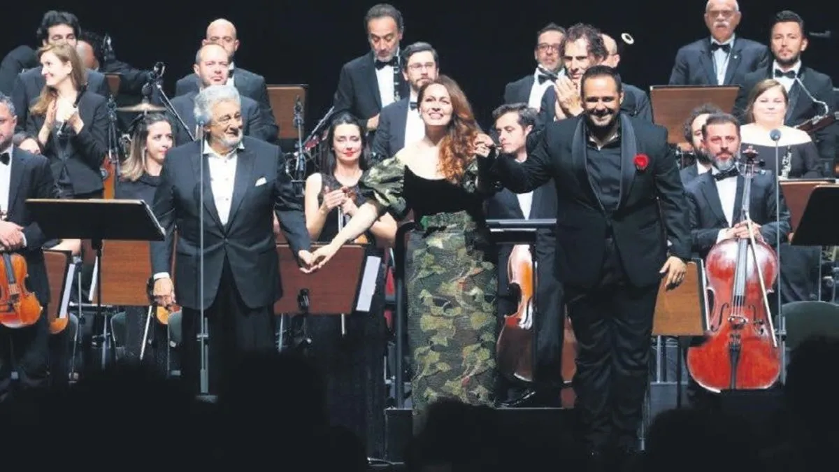 100. Yıl konseri ayakta alkışlandı