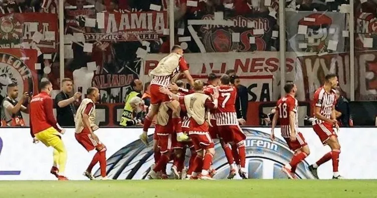 Şampiyon Olympiakos