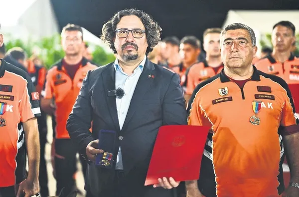 turk-ekibine-kahramanlik-nisani-1783197497922.jpeg