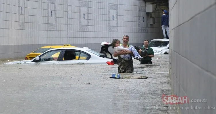 Ankara’da sağanak yağışta mahsur kalanları tek tek omuzunda o kurtardı!