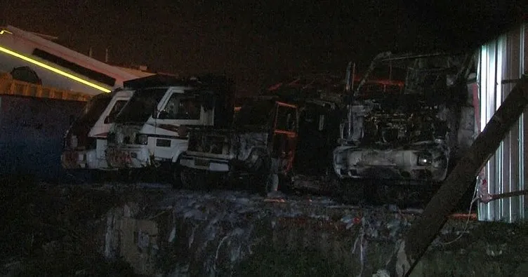 Otoparkta hurda halindeki 6 kamyonet alev alev yandı