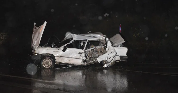 Samsun’da korkutan kaza: Otomobil TIR’a çarptı! 4 yaralı