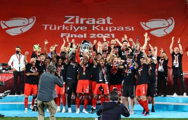 Son dakika: Beşiktaş'ın kupa şampiyonluğu sonrası flaş sözler! Hagi, Alex ve Sergen Yalçın'dan sonra...