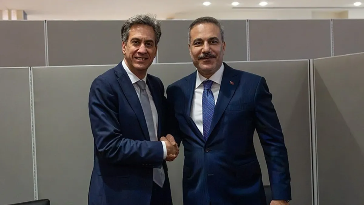 Bakan Fidan, İngiliz mevkidaşı Miliband ile görüştü