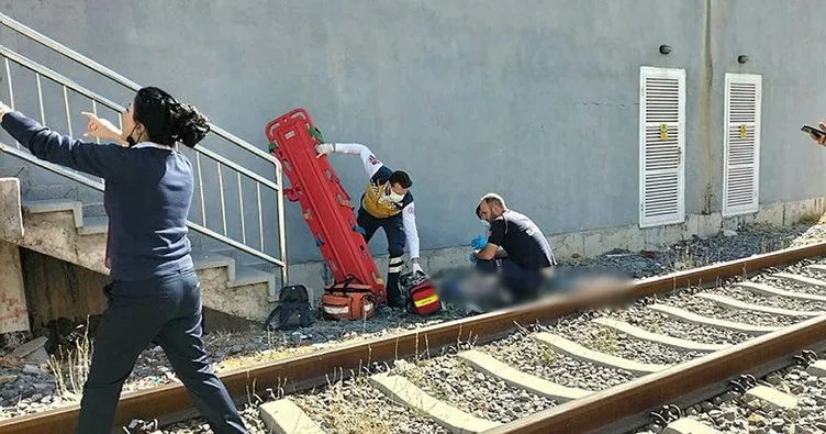 İzmir’de raylara faz yaklaşan kadına yük treni çarptı: 10 metre savruldu