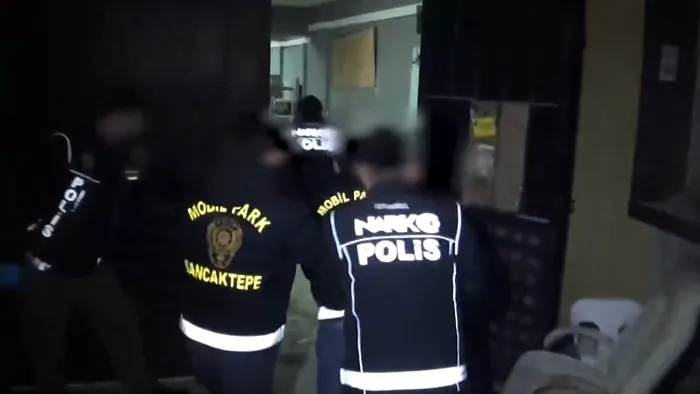 istanbul-sultanbeyli-ve-cekmekoyde-uyusturucu-operasyonu-343-bin-hap-ele-gecirildi-1775729593413.jpg