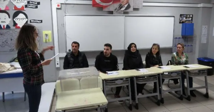 14 Mayıs seçimleri için sandık yemini ederek göreve başladı