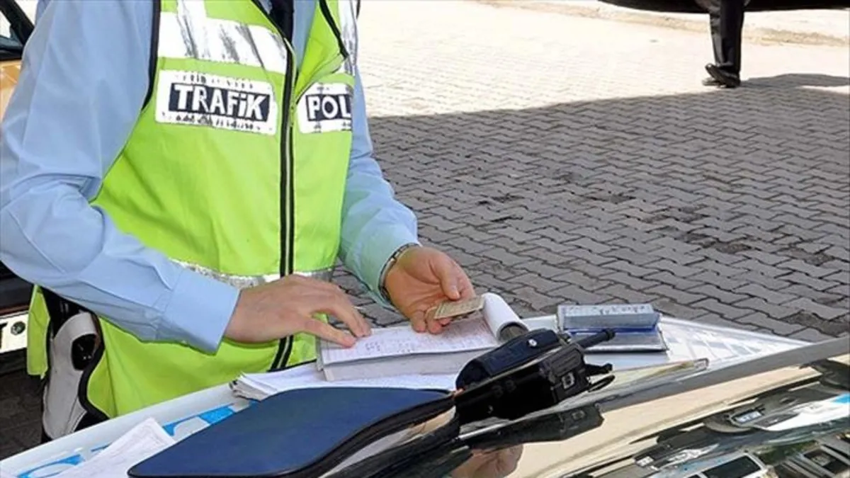 Mersin'de trafik magandası! Makas atan ehliyetsiz sürücüye 1
