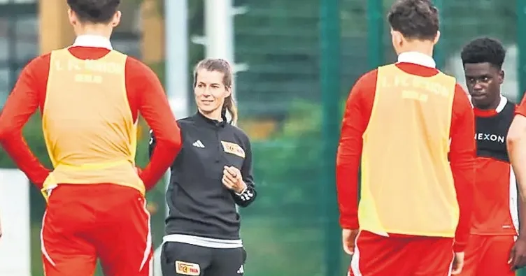 Marie-Louise Eta cam tavanı kırdı!