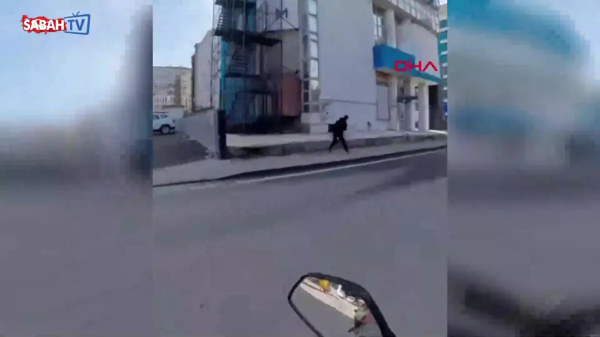 14 yaşındaki gençten duygulandıran hareket! videosunu izle 14 yaşındaki gençten duygulandıran hareket! videosunu izle