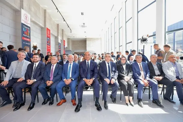 kultur-ve-turizm-bakani-mehmet-nuri-ersoy-kayseride-kultur-yolu-festivalinin-acilisina-katildi-1757070624697.jpg