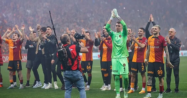 Galatasaray, Nef Stadı’nda 23. şampiyonluk kupasını kaldırdı!