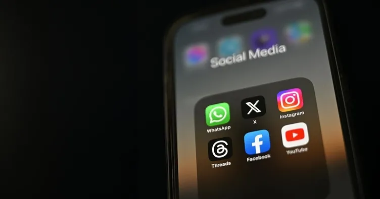 Sosyal medya temsilcileri köşeye sıkıştı: Terleten sorulara cevap veremediler