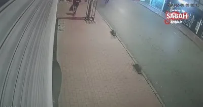 Fatih’te yumruk ve kafa attığı kadının çantasını gasp eden şahıs kamerada | Video