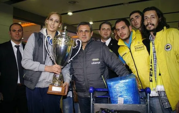 Şampiyonlar Ligi Şampiyonu Fenerbahçe yurda döndü