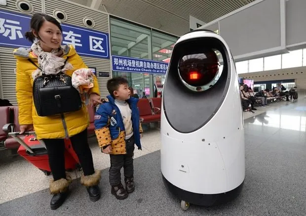 Çin’de ’RoboCop’lar göreve başladı