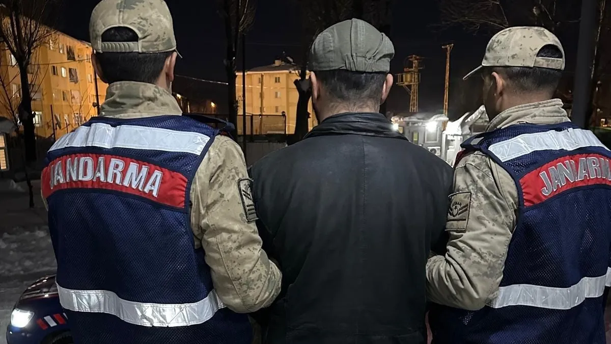 Yeni doğan köpeğin kar üstünde fotoğrafını çekince tutuklandı