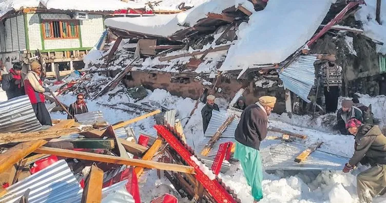 Yoğun kar yağışı 83 cana mal oldu