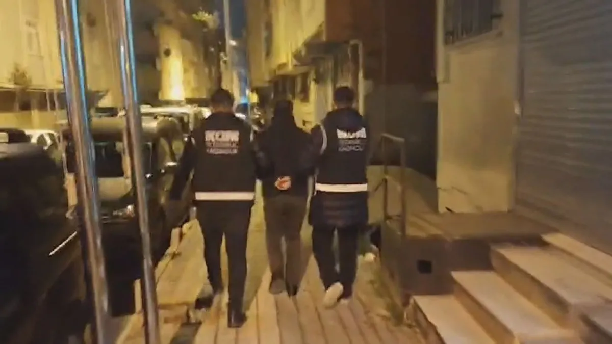 İstanbul merkezli 5 ilde kaçak ilaç operasyonu! 33 gözaltı İstanbul merkezli 5 ilde kaçak ilaç operasyonu! 33 gözaltı