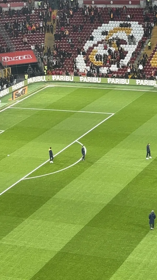 galatasaray-fenerbahce-derbisi-oncesi-mert-hakana-tepki-1740413734768.jpeg