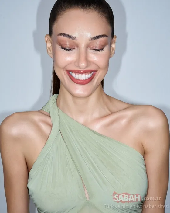 Anneannesinin ‘altın günü’ne katıldı! Dilan Çiçek Deniz’den eğlenceli poz!