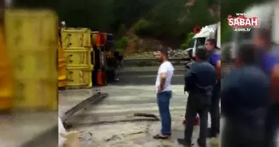 Tarsus’ta feci kaza! Tırlar yola devrildi sürücü böyle çıkarıldı | Video