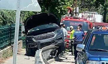 Amasya’da kaza yapan otomobil bariyerlere asılı kaldı: 1 kişi yaralandı! #amasya
