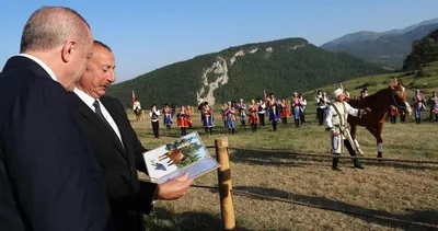 Şuşa ziyaretine damga vuran an! Aliyev’den Başkan Erdoğan’a sürpriz hediye