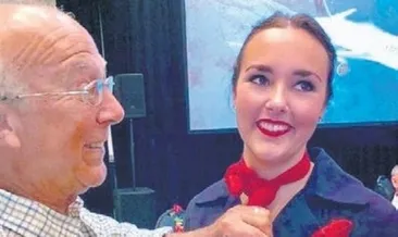 Hostes kızı için Noel’i havada geçirdi