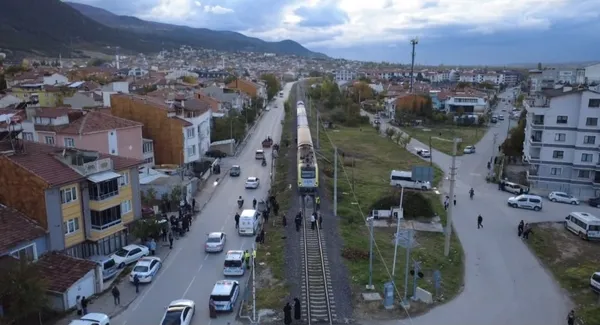 kutahyada-trenin-carptigi-genc-hayatini-kaybetti-1793205448469.jpg