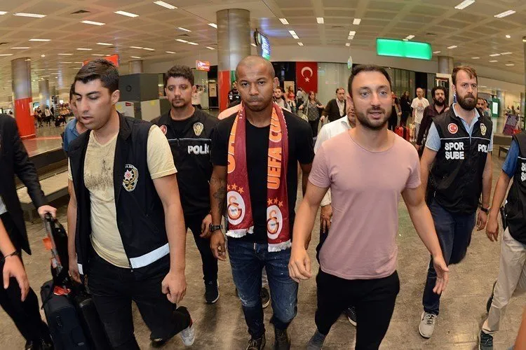 Galatasaray’ın yeni transferi geldi! Tezahürat şoku!