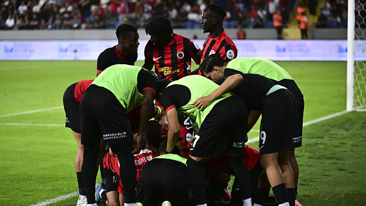 SON DAKİKA | Fenerbahçe sezona puansız başladı! Gençlerbirliği evinde kazandı haber görseli