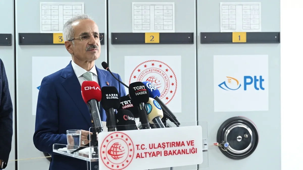 PTT tarafından 2026 NATO Zirvesi anısına hazırlanan pul ve ilk gün zarfı