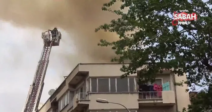 Konya’da apartmanın çatısında yangın paniği | Video