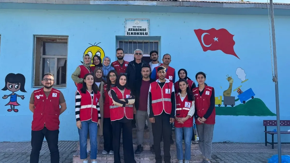 Kızılay gönüllülerinden Atabindi Köyü İlkokulu’na renkli dokunuş