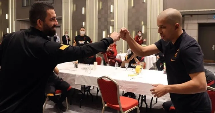 Galatasaray’da Feghouli’nin doğum günü kutlandı
