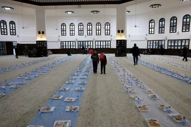 konya-buyuksehir-samda-bin-kisilik-iftar-verdi-1773655725005.jpg