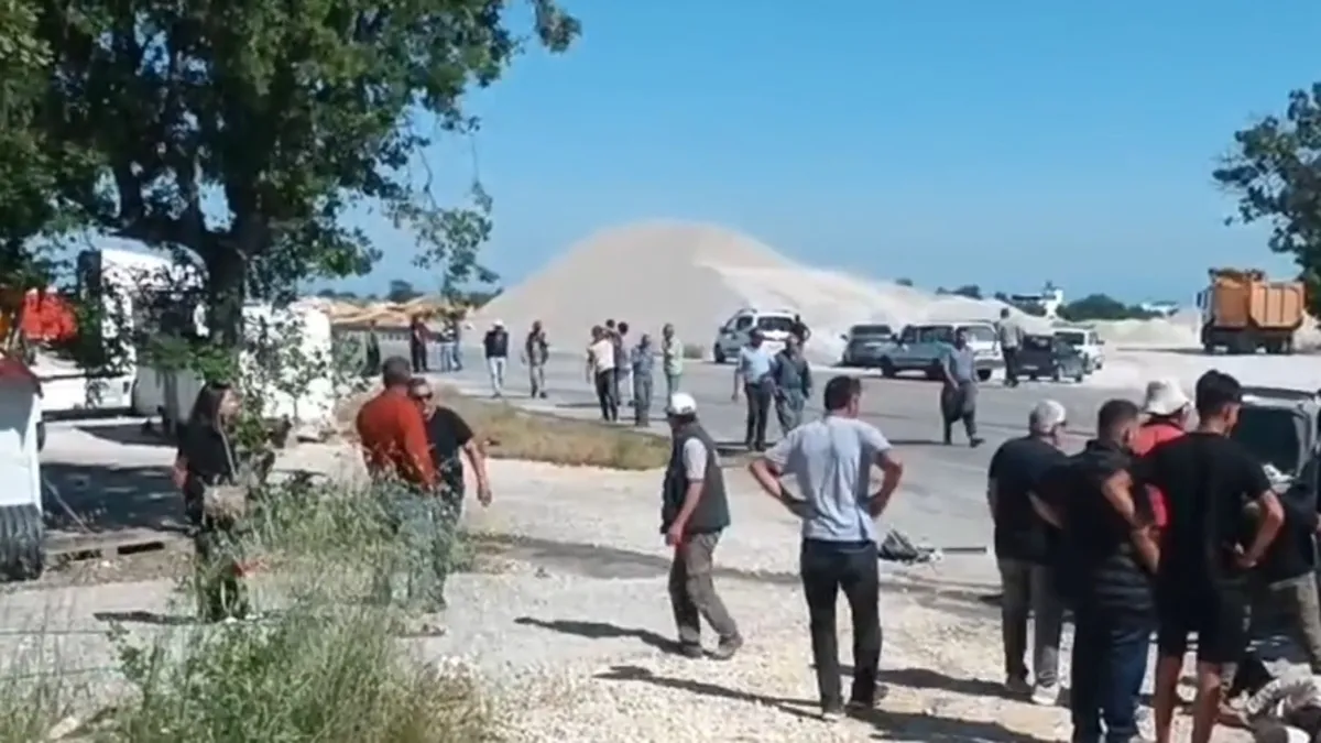 Otomobil ile hafif ticari araç çarpıştı: 6 yaralı Otomobil ile hafif ticari araç çarpıştı: 6 yaralı