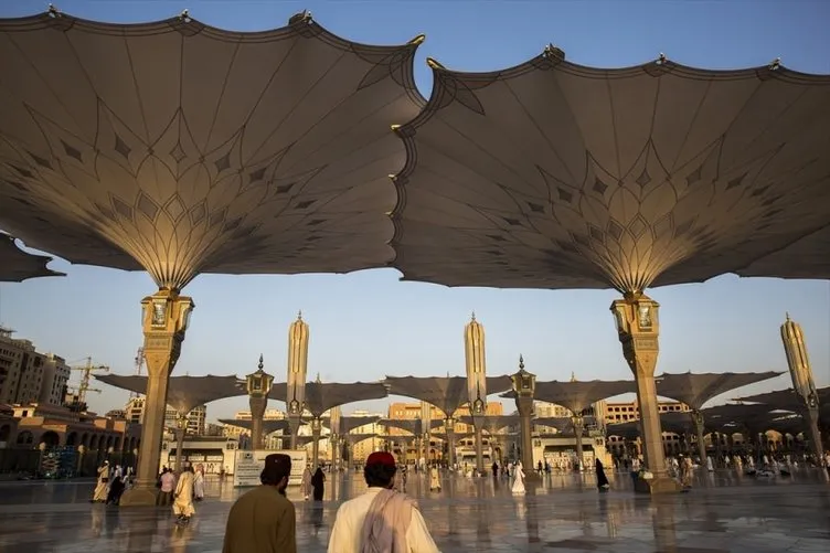 Hacılar Medine’deki kutlu mekanları ziyaret ediyor
