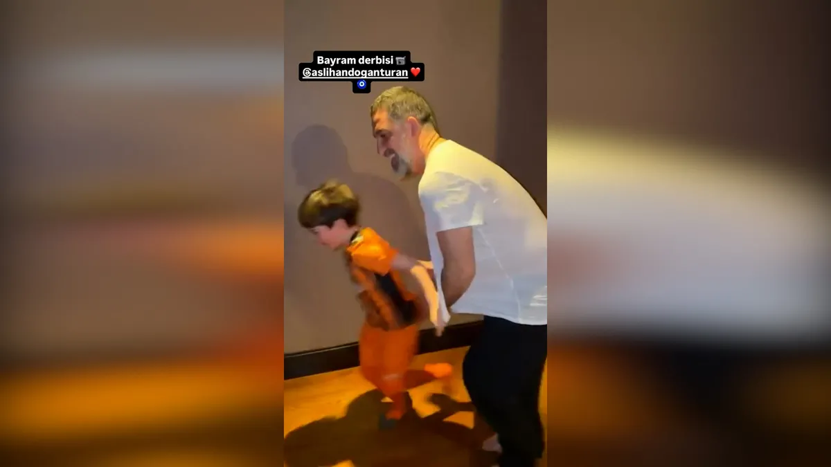 Arda Turan ve oğlundan maç keyfi! “Bayram derbisi” notuyla paylaştı | Video videosunu izle Arda Turan ve oğlundan maç keyfi! “Bayram derbisi” notuyla paylaştı | Video videosunu izle