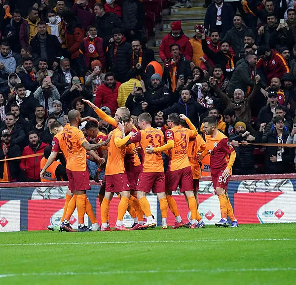 Son dakika: Galatasaray’ın yıldızı için devler kapışacak! Dünya yıldızının yerine düşünülüyor…