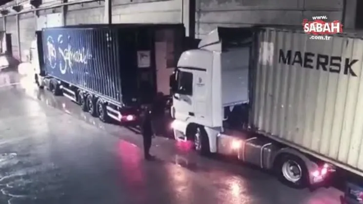 Üzerine pamuk balyası düşen şoför hayatını kaybetti | Video