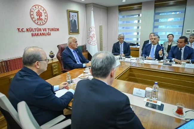 bakan-ersoy-duyurdu-muzelerde-yeni-donem-tc-kimlik-kartlari-muzekart-oluyor-1790839900522.jpg